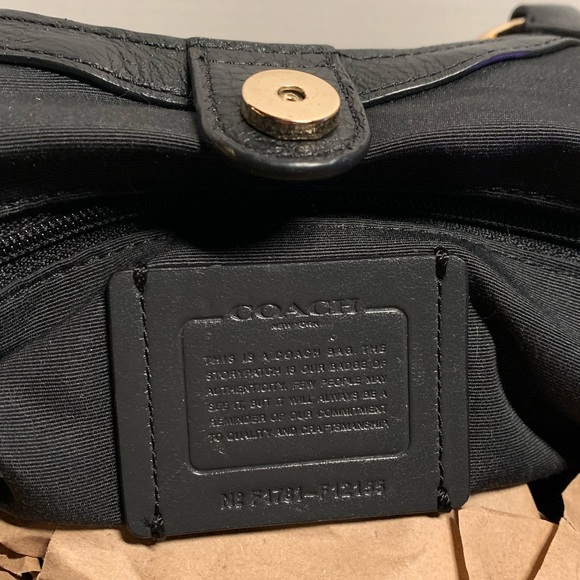 Coach pebble grain leather puse - Picture 4 of 12